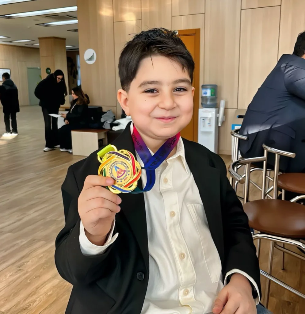Beynəlxalq olimpiadalarda parlayan azərbaycanlı şagird - Foto